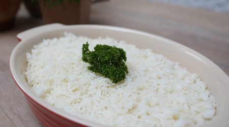 Prato-de-arroz-branco-arroz-de-um-minuto